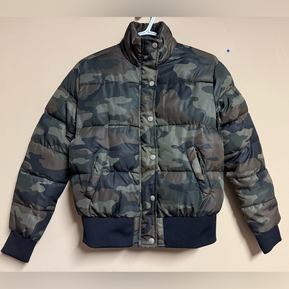 Ci Sono Camouflage Bomber Style Puffer Jacket
Size Small